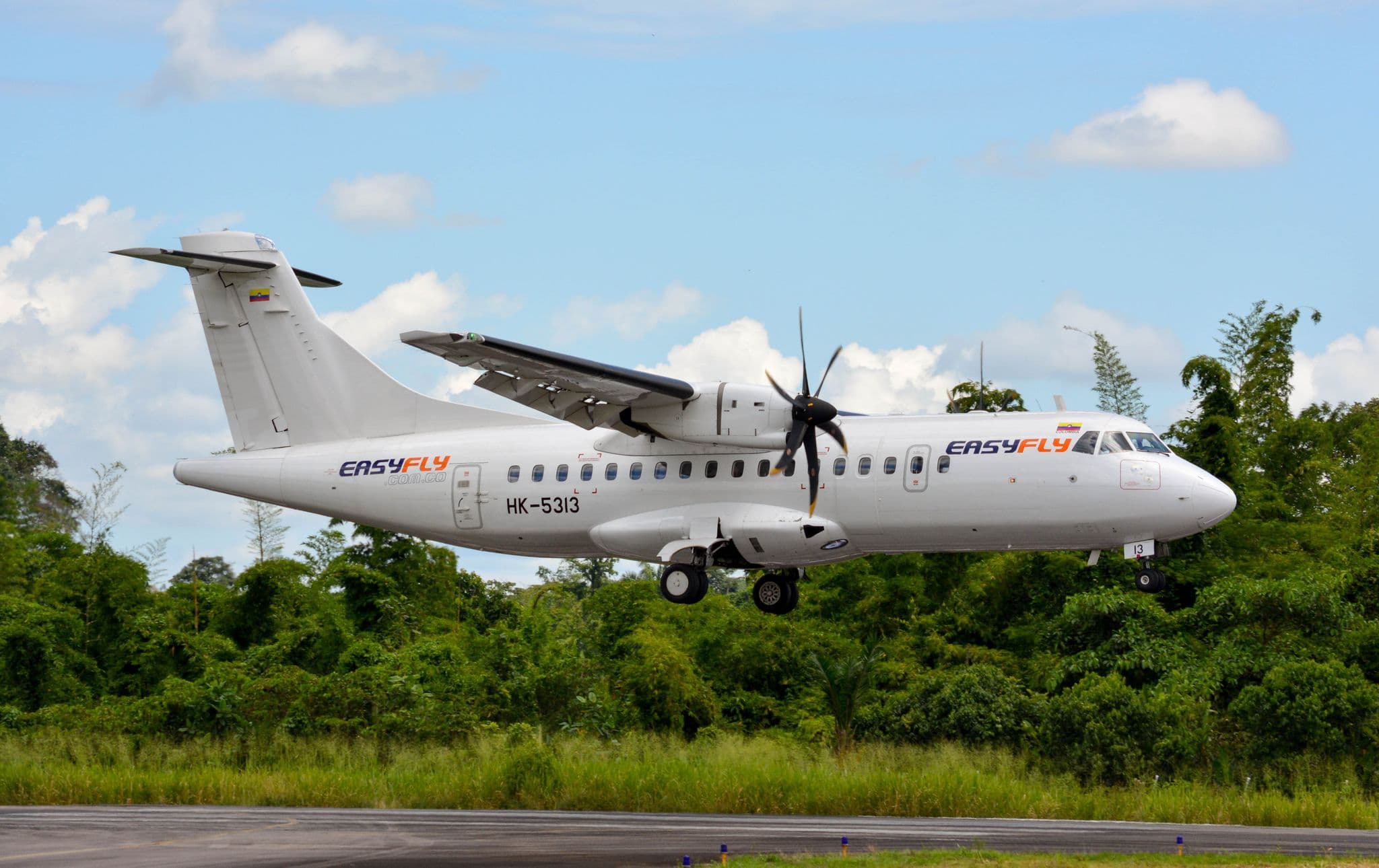 EasyFly ATR 42 landing at Gustavo Artunduaga Paredes Airport, Florencia, Colombia