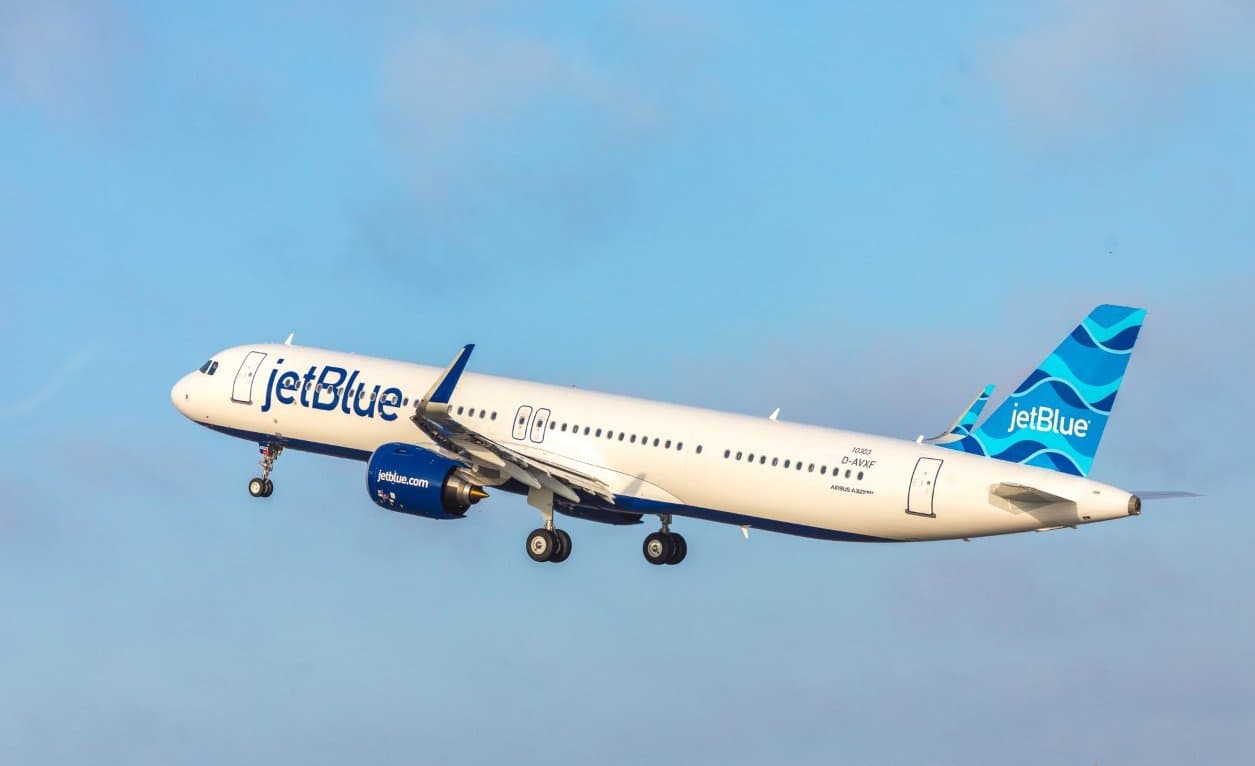 JetBlue Airbus A321neo LR in flight