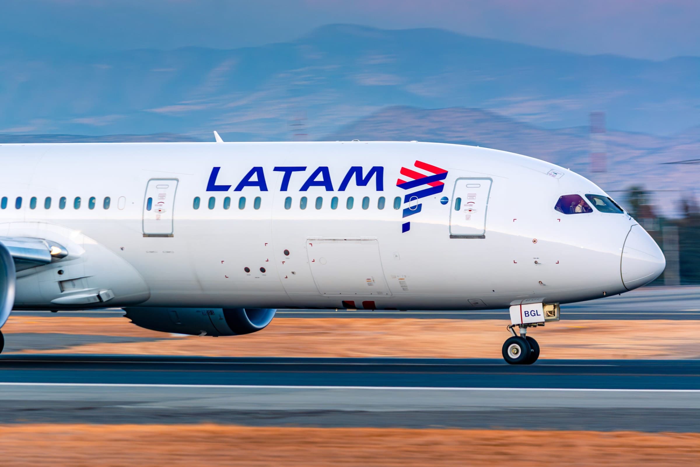 LATAM Airlines Boeing 787-9 taxiing at Santiago airport with the Andes behind