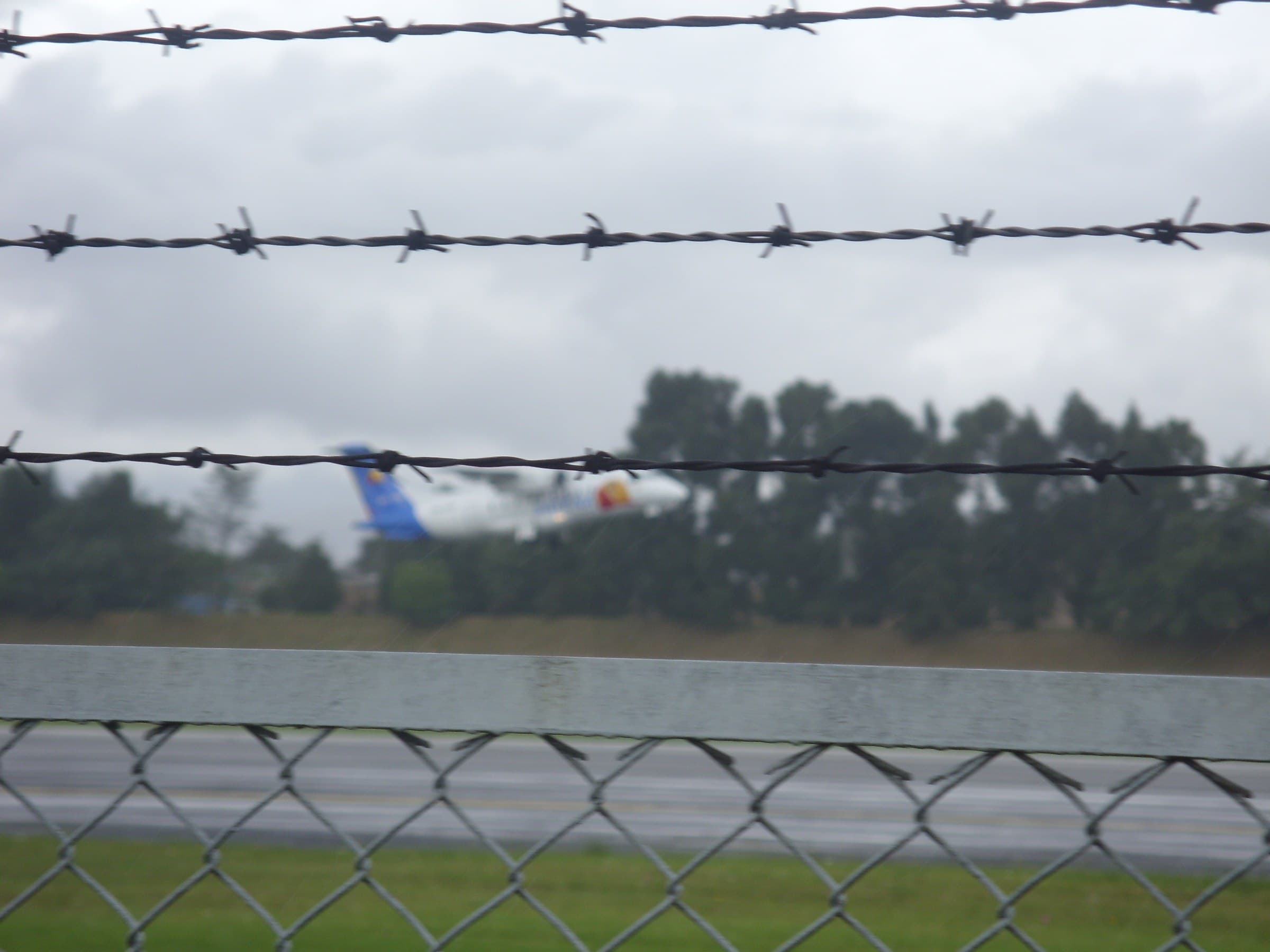 Avion SATENA à l’aéroport international El Dorado, à Bogota