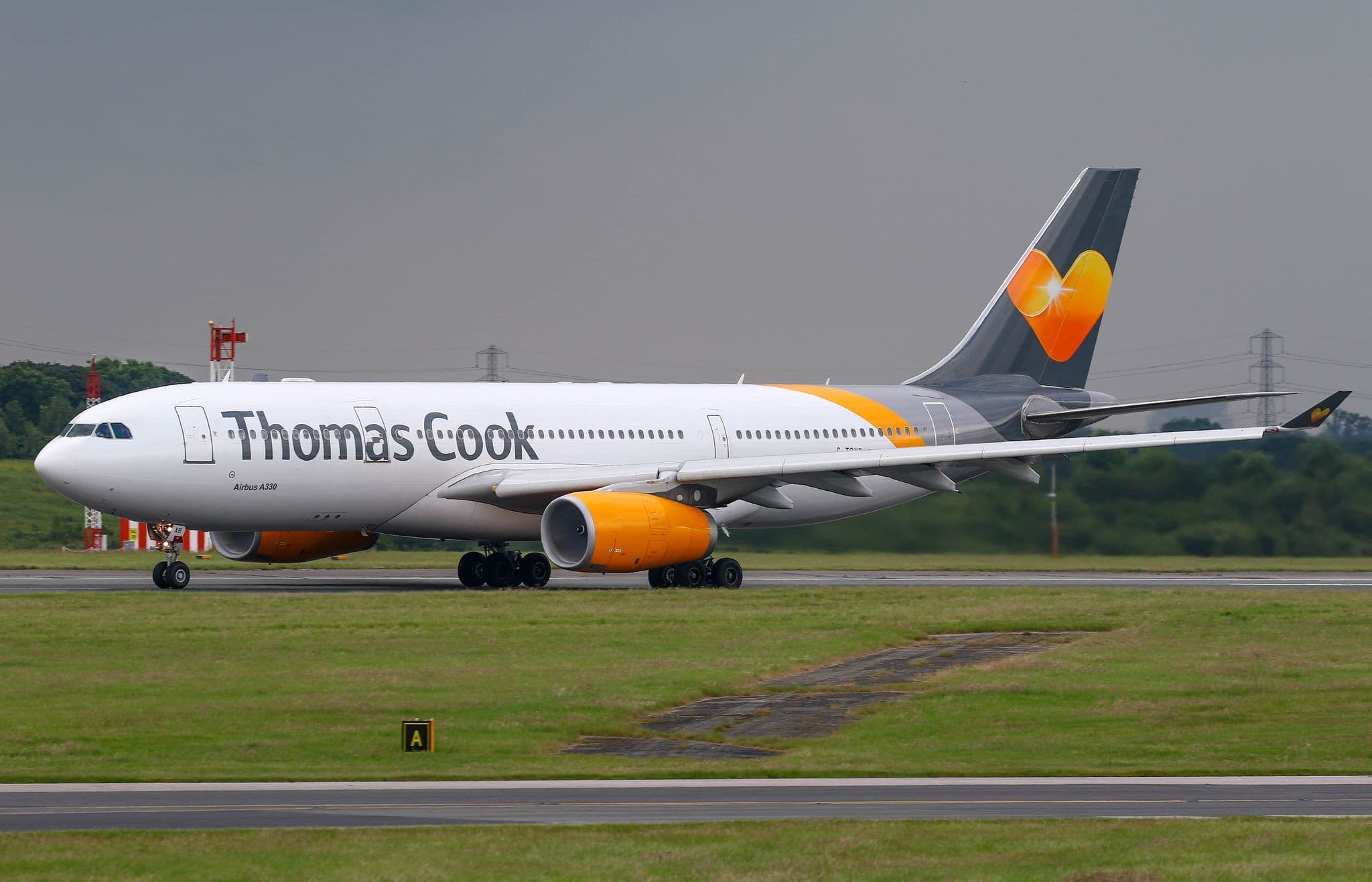 Thomas Cook Airlines Airbus A330-200 G-TCXB di Lapangan Terbang Manchester