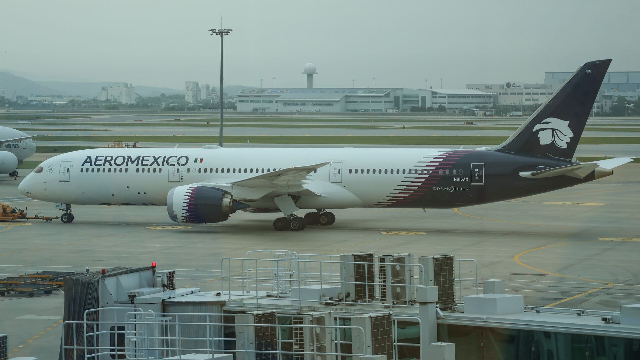 Aeroméxico Boeing 787-9 N815AM on the runway at Seoul Incheon International Airport