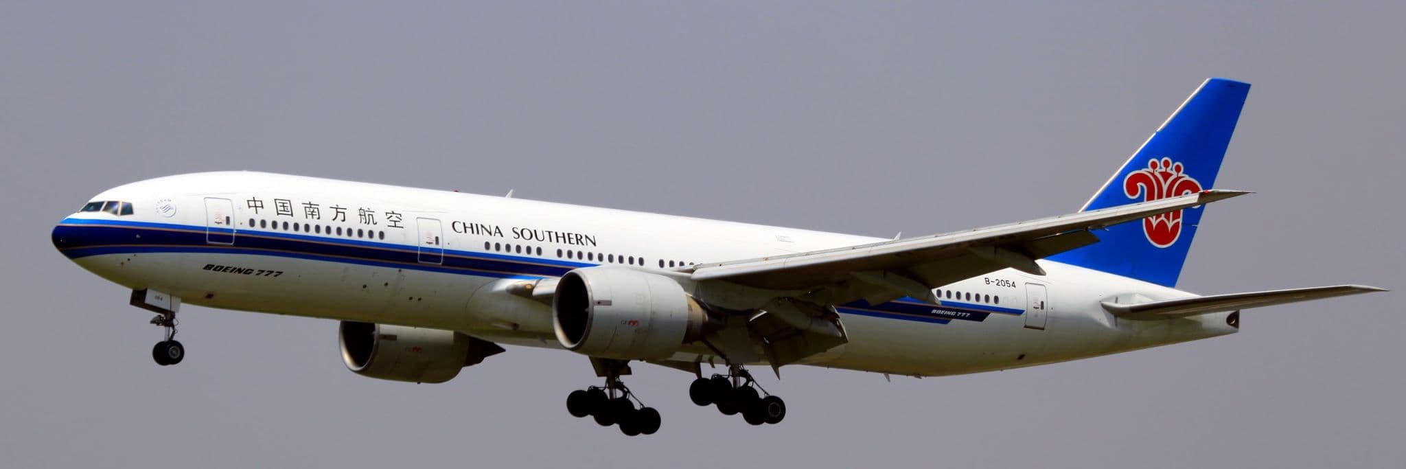 中国南方航空波音777-200在上海虹桥国际机场