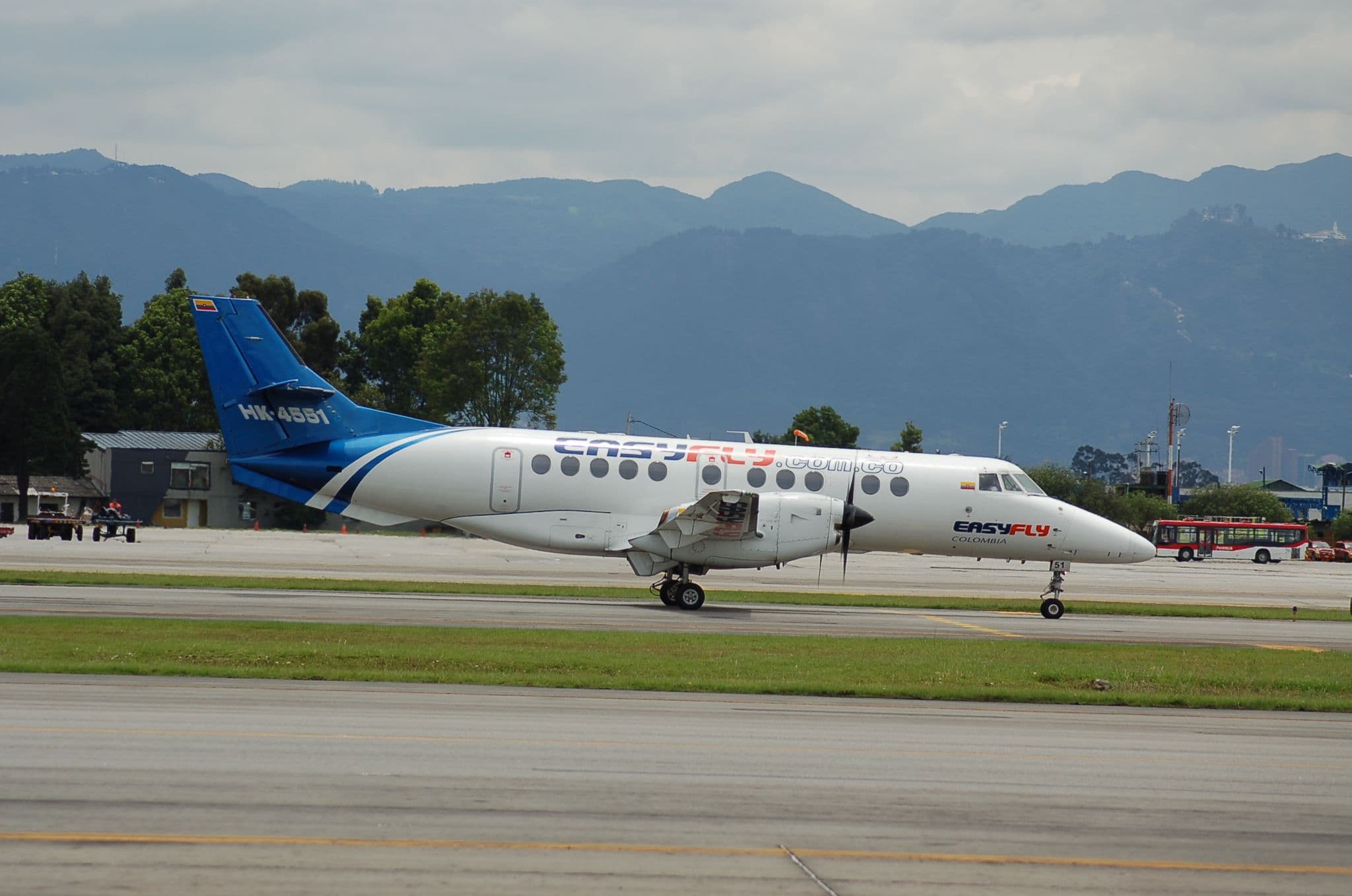 EasyFly BAe Jetstream 41 HK-4551 taxiing at Bogotá El Dorado with the Andes behind