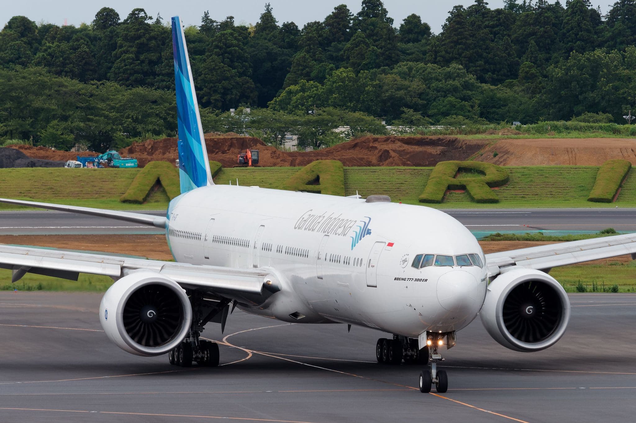 Garuda Indonesia Boeing 777-300ER PK-GIF taxiing