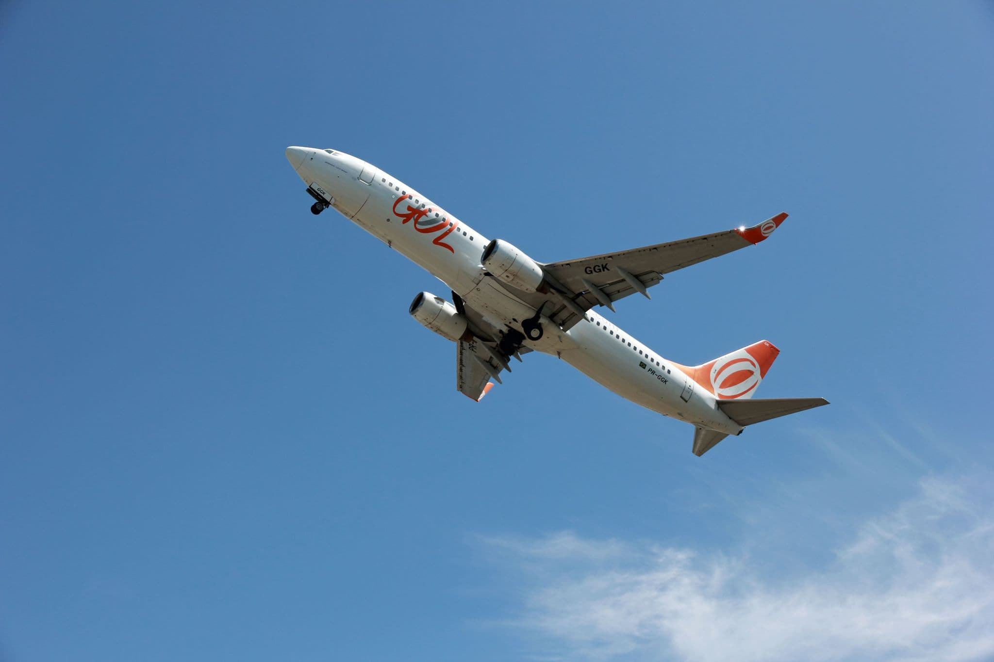 GOL Boeing 737-800 PR-GGK climbing after take-off
