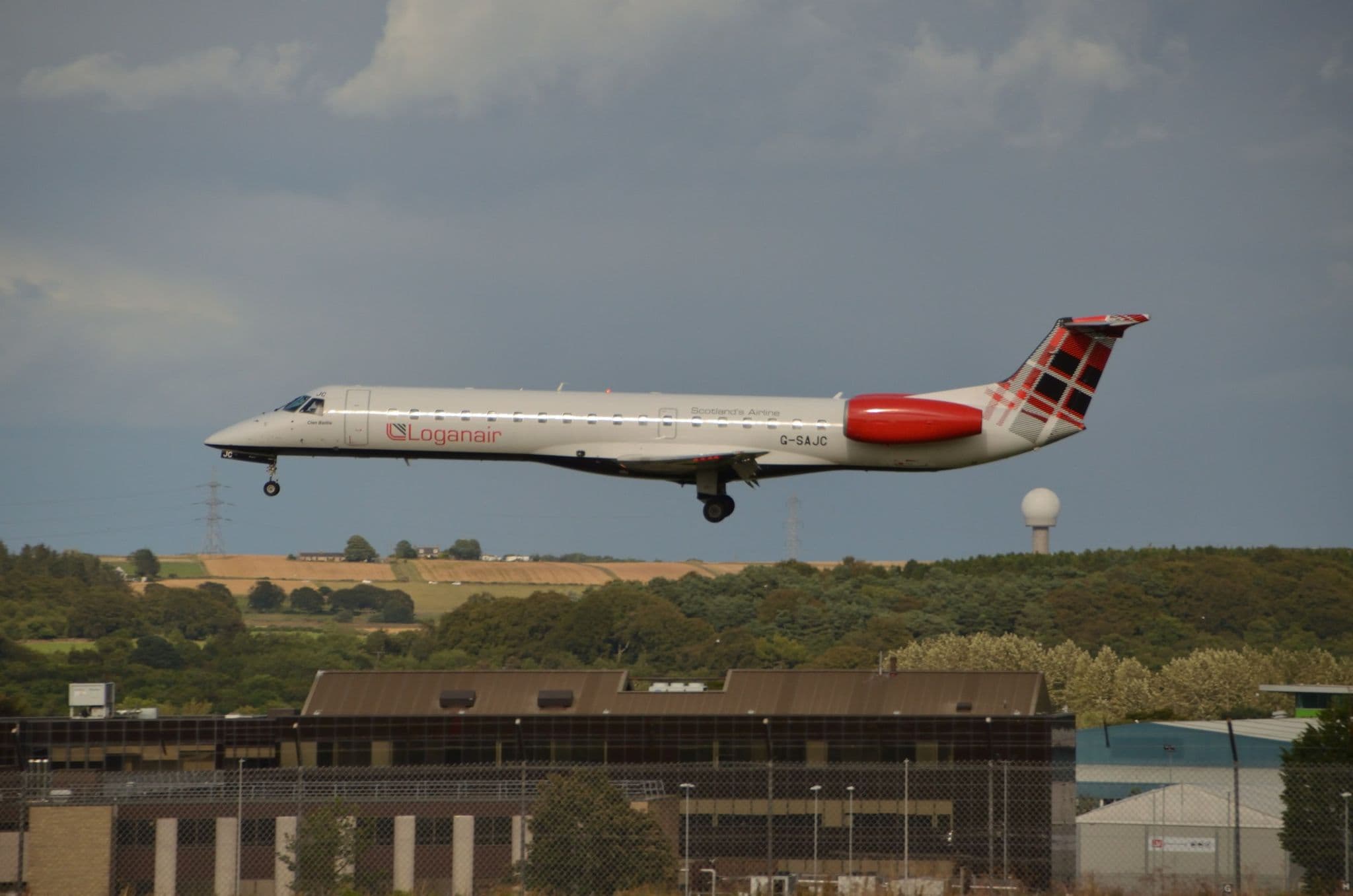 애버딘 공항에 착륙하는 Loganair 항공편 LM96