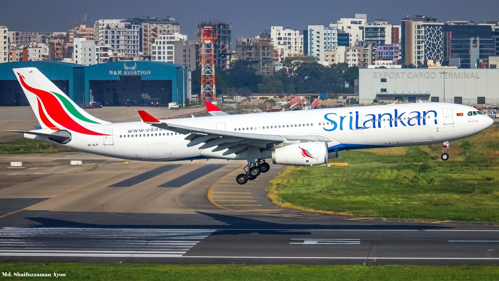SriLankan Airlines空客A330-300客机4R-ALN停放在地面