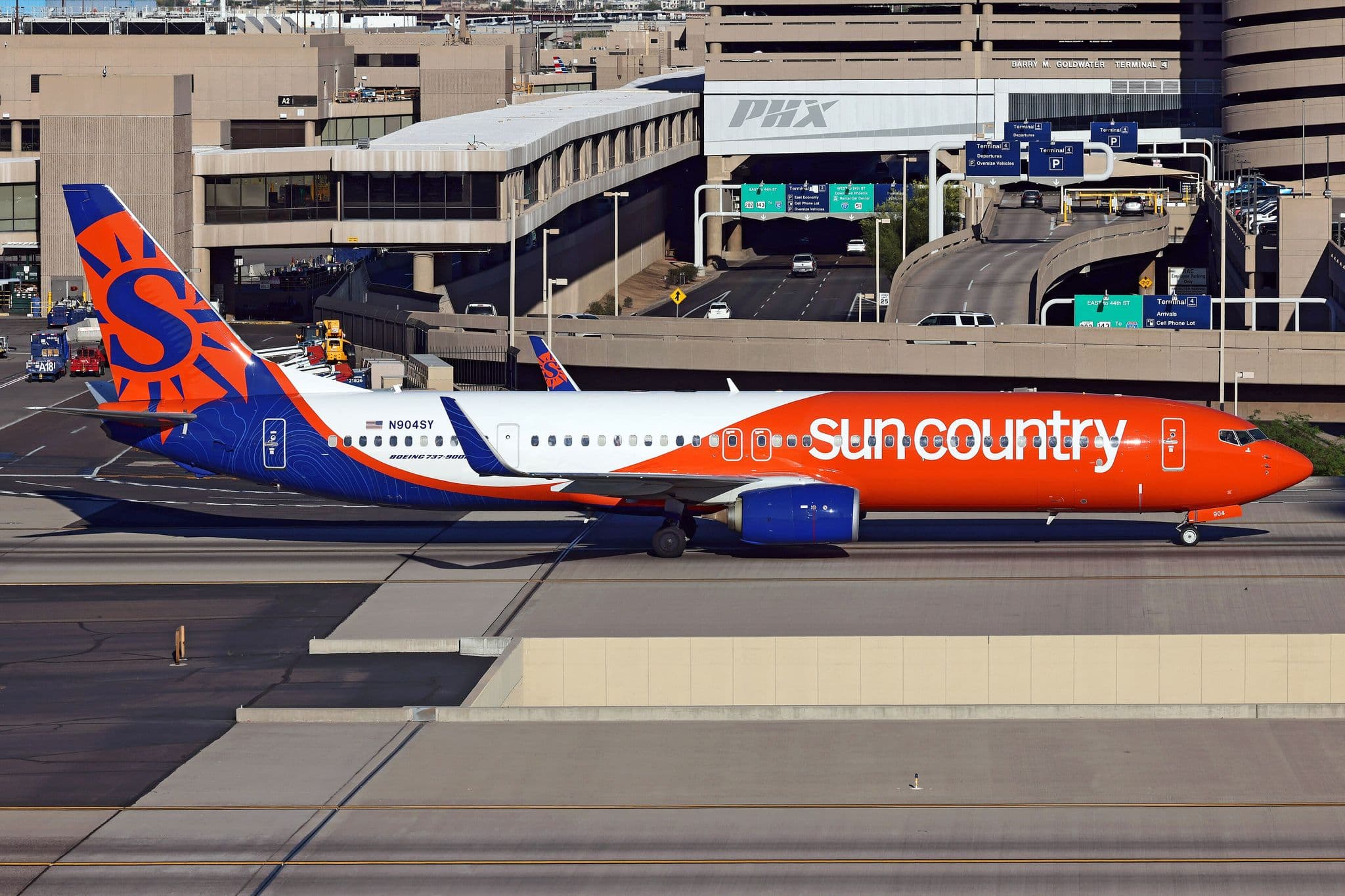 Sun Country Boeing 737-900ER N904SY at the gate at Phoenix Sky Harbor