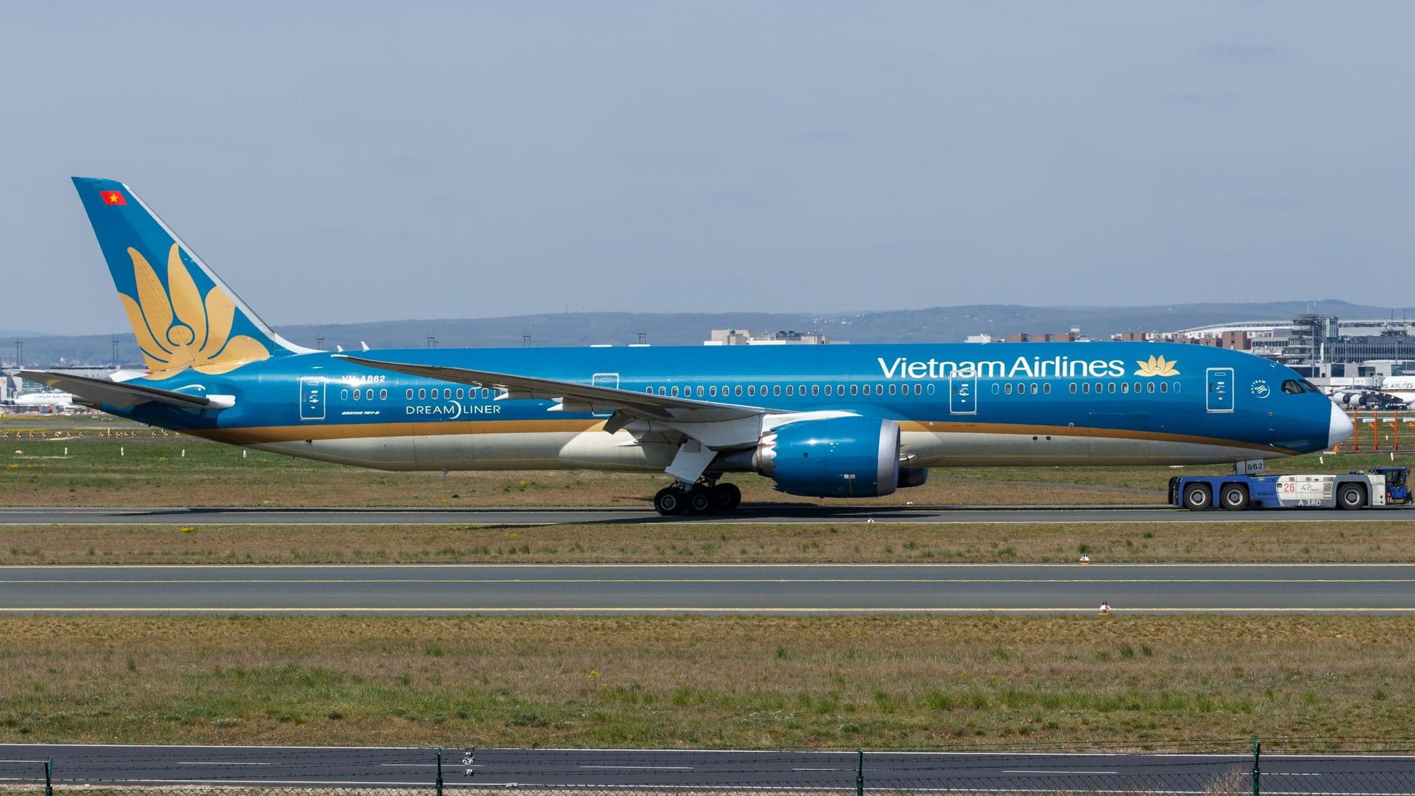 在法蘭克福機場滑行的 Vietnam Airlines Boeing 787-9 (VN-A862)
