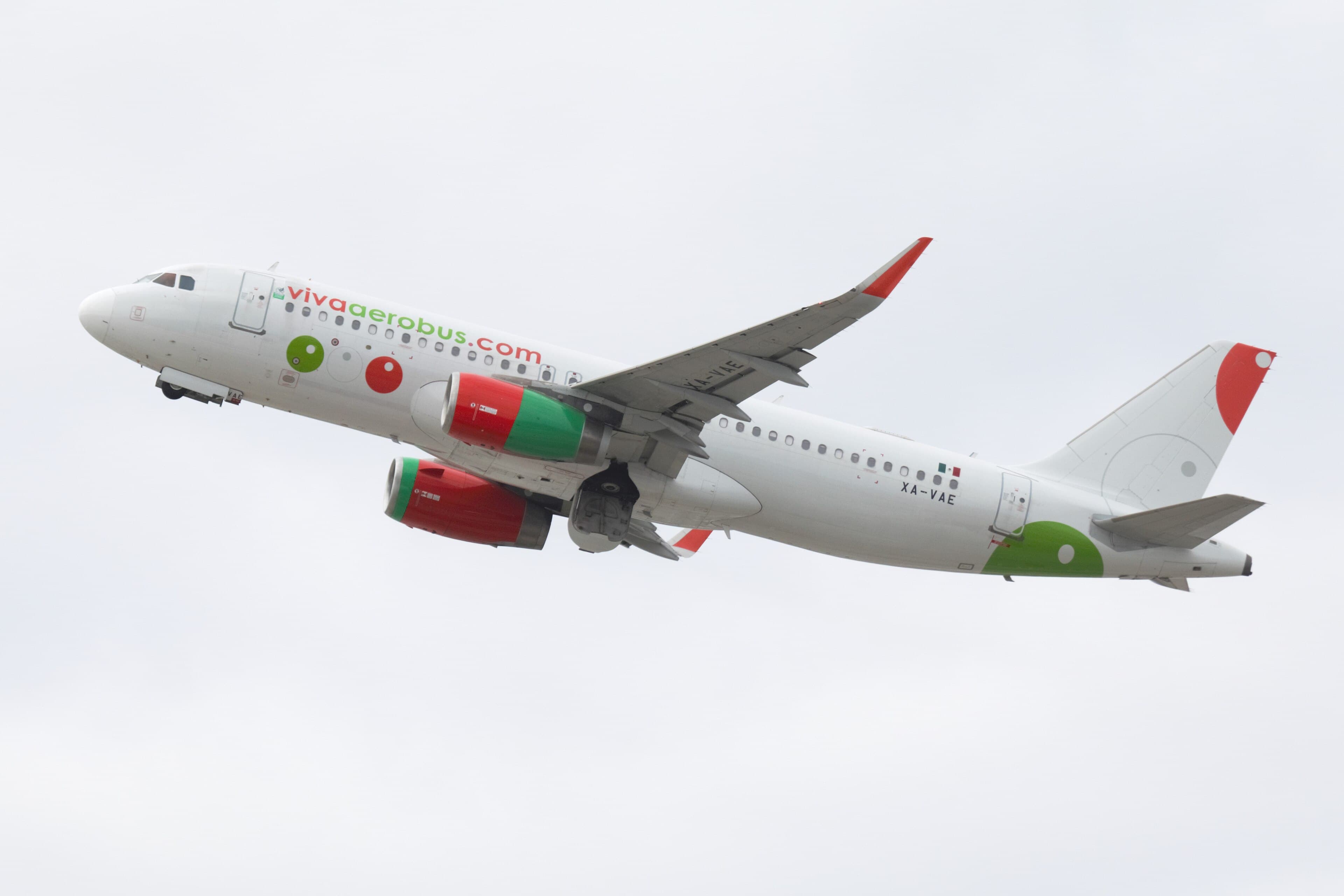 Viva Aerobus 空客 A320 客机 XA-VAE 起飞后爬升