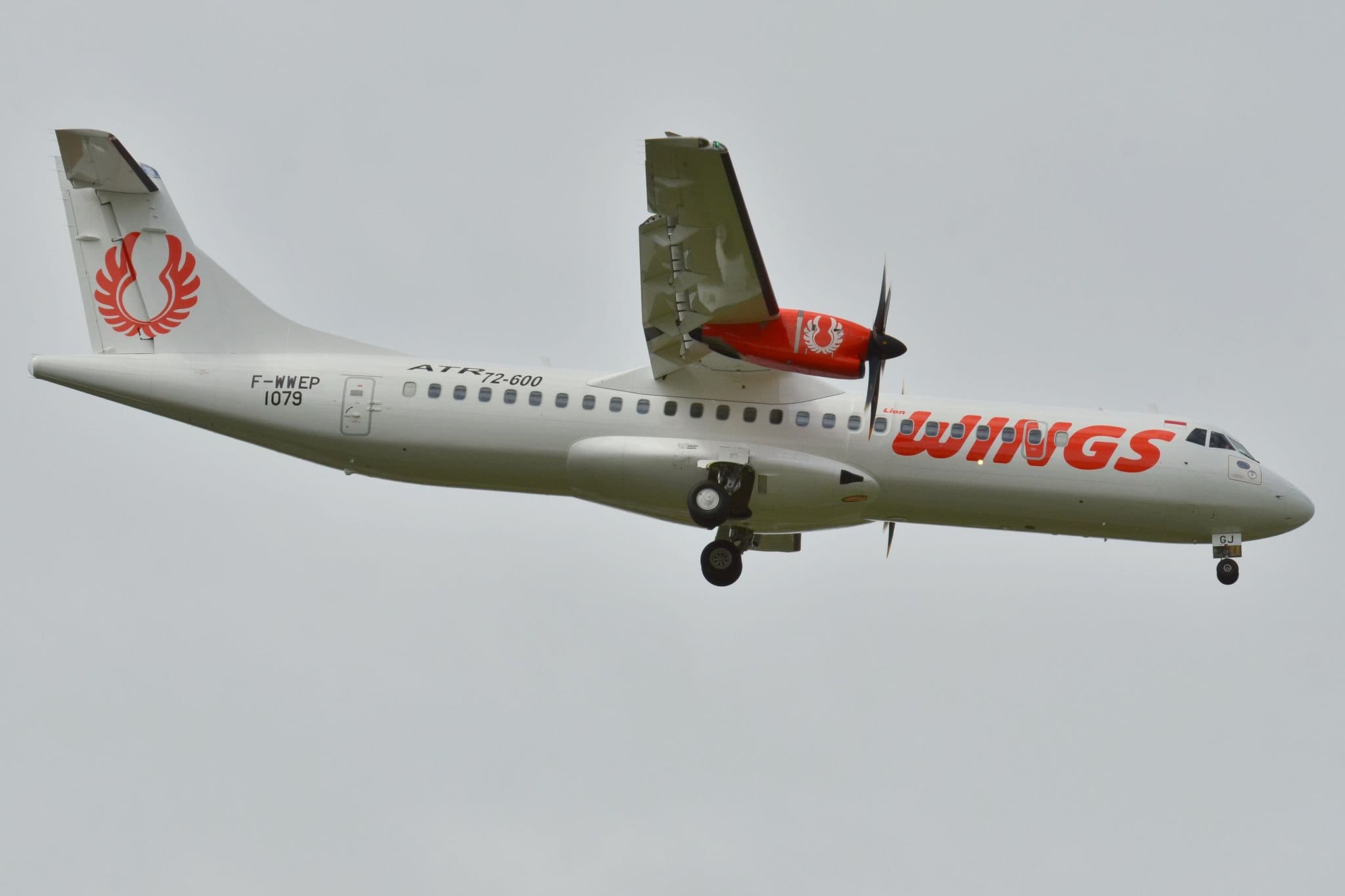 Wings Air ATR 72-600 飞机飞行中,起落架已放下