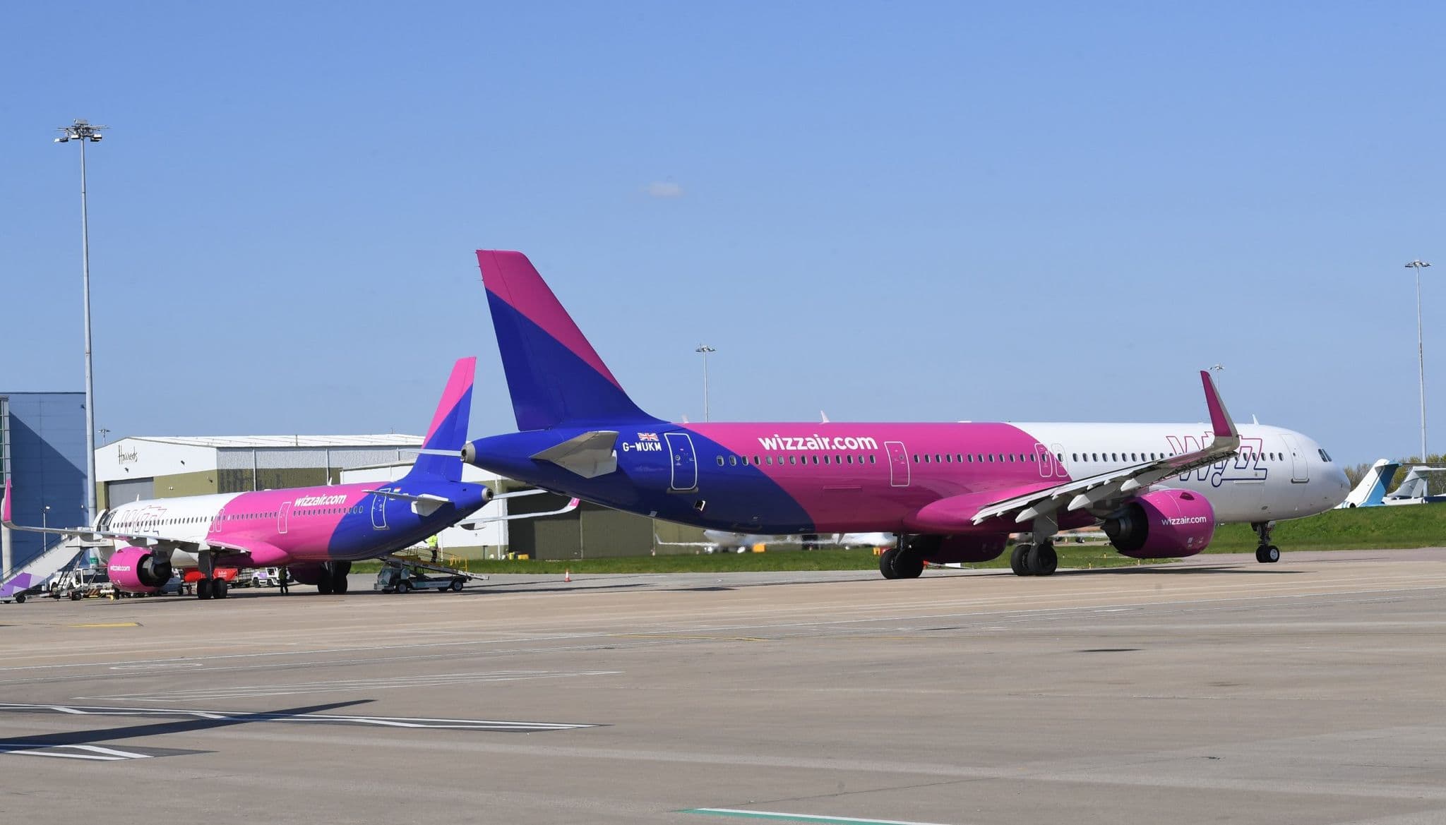 停泊在機場的 Wizz Air Airbus A321neo 客機